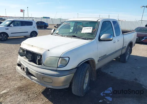 2002 Toyota Tundra Sr5 V8 z USA, uszkodzony, nr VIN 5TBBT44112S311732